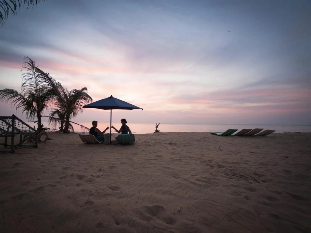 Bar Reef Resort - Dolphins, Kitesurfing & Wildlife