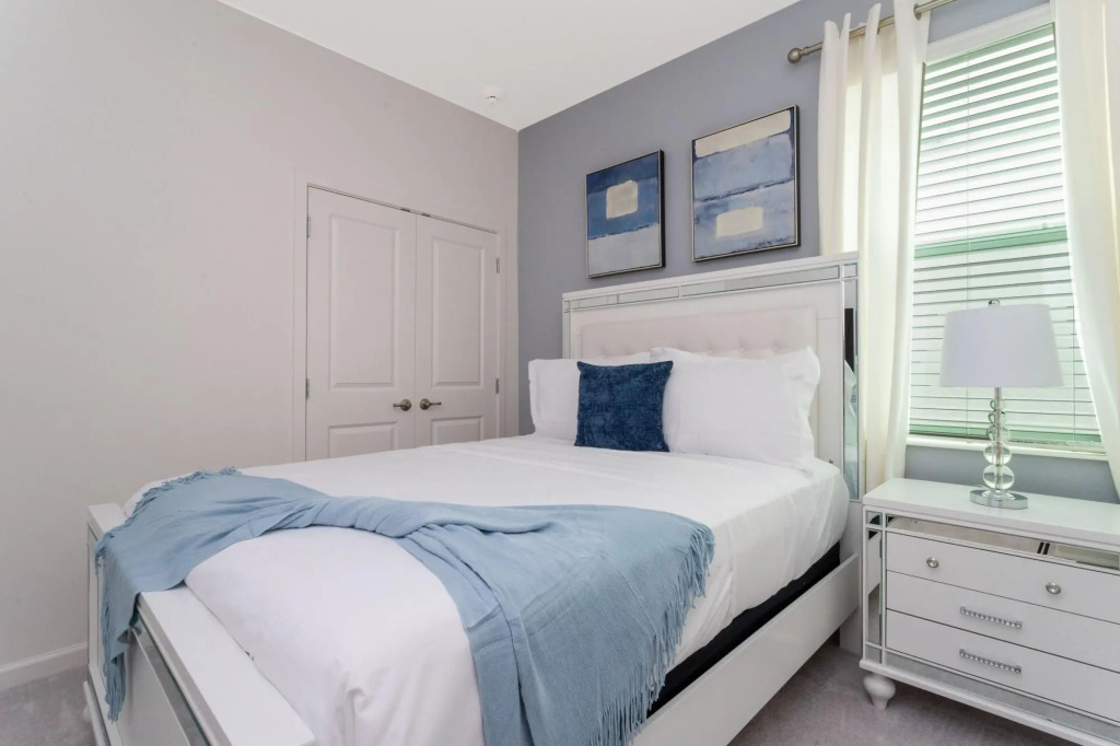 Large themed bedroom home near Disney