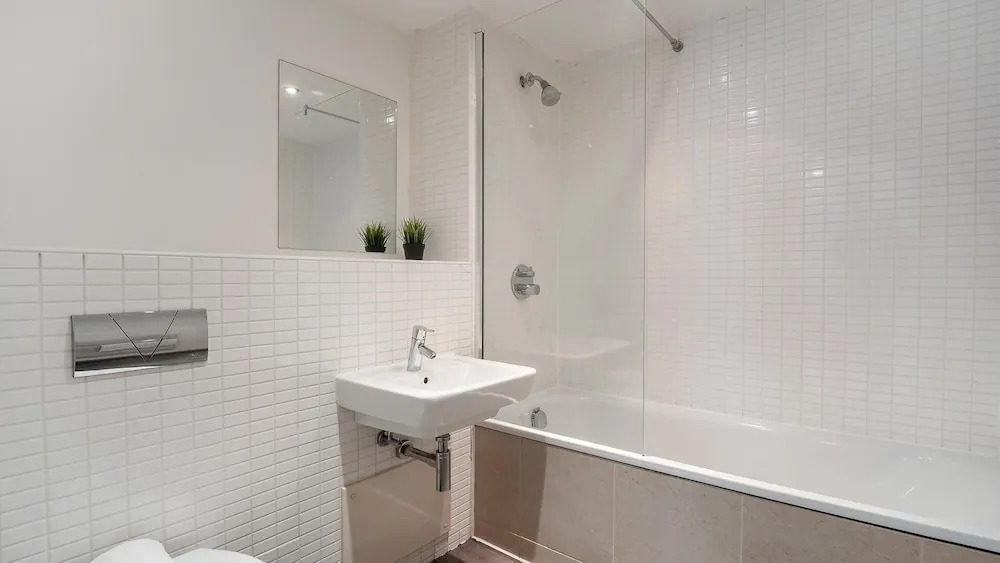 Sunny and Spacious 2BR Apartment