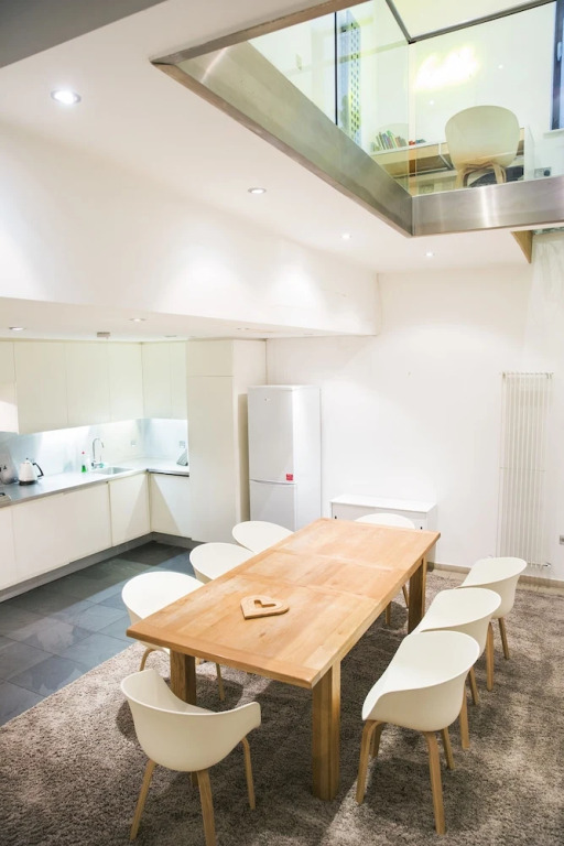 The Holborn Lights - Modern 3BDR Home with Rooftop Terrace & Garage