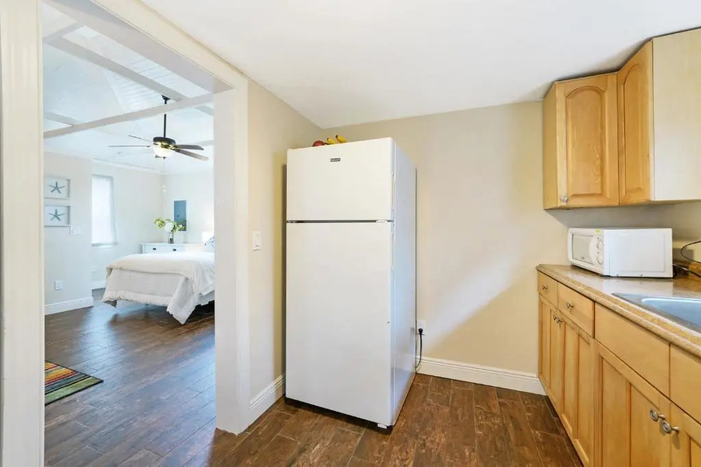 Charming Historic Home and Cottage minutes from the Intracoastal and the Beach