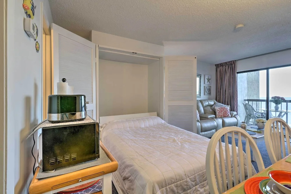 Walk to Ocean: Myrtle Beach Condo w/ Views!