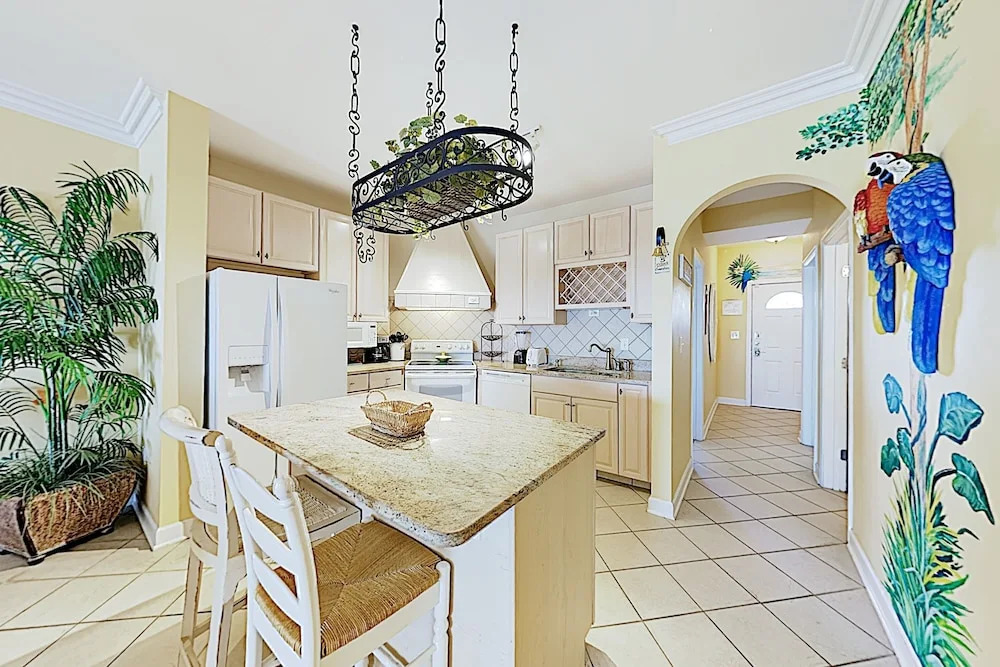 Chic Beachside W/ Pool & Bayfront Balcony 3 Bedroom Condo