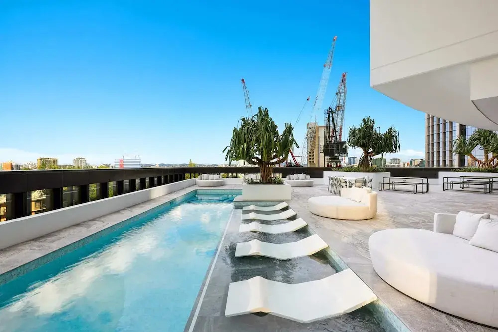 Brisbane 1BR With Pool, Spa, Sauna and Balcony