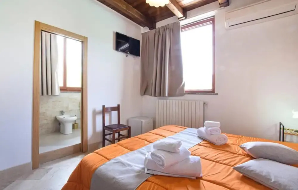 Apartment Near Mount Etna With Hot Tub