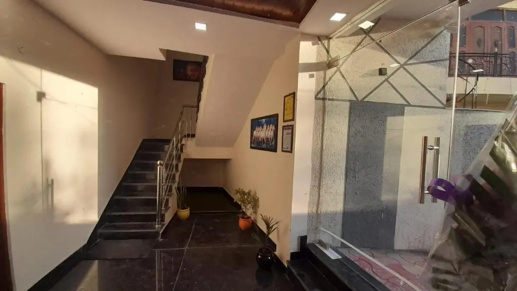 Hotel Sunstays Oppsite Bus stand