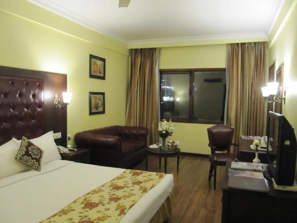 Ritz Plaza