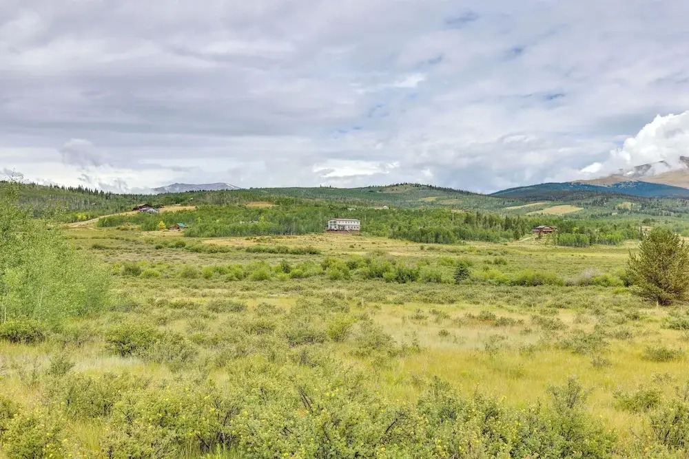 Colorado Retreat w/ Gas Grill & Mountain Views!