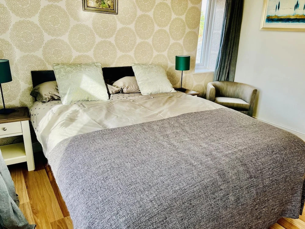 Impeccable 3-bed House in Nottingham Free Parking