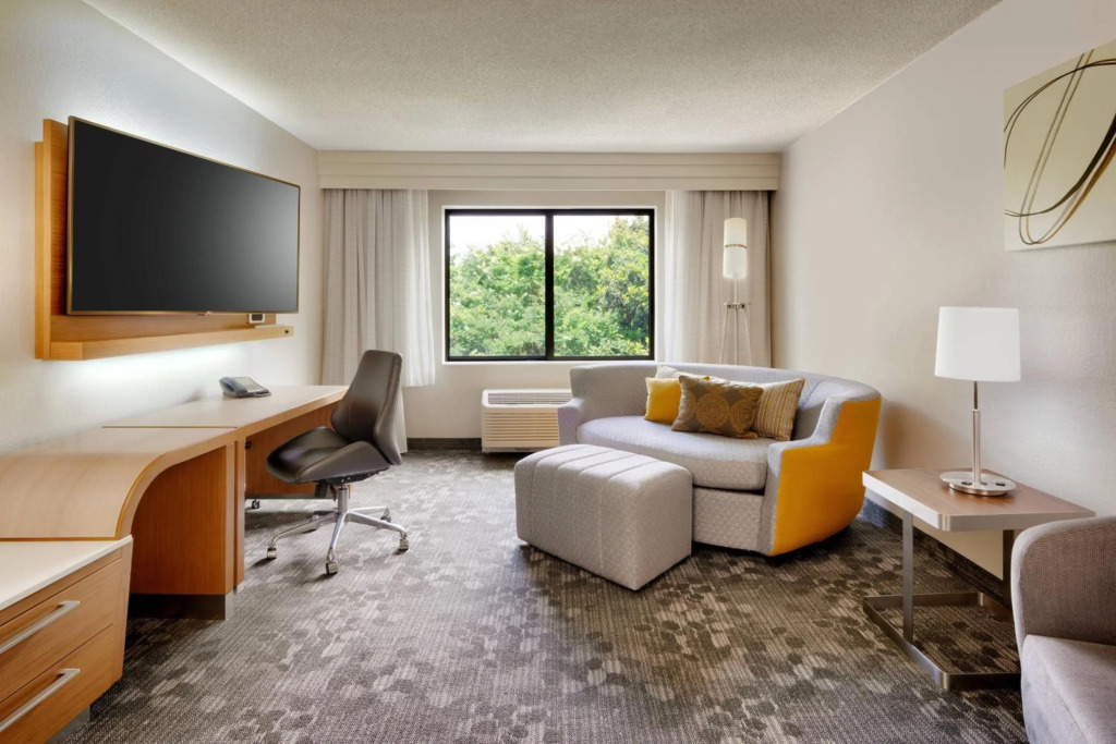Courtyard by Marriott Charlotte Airport LoSo