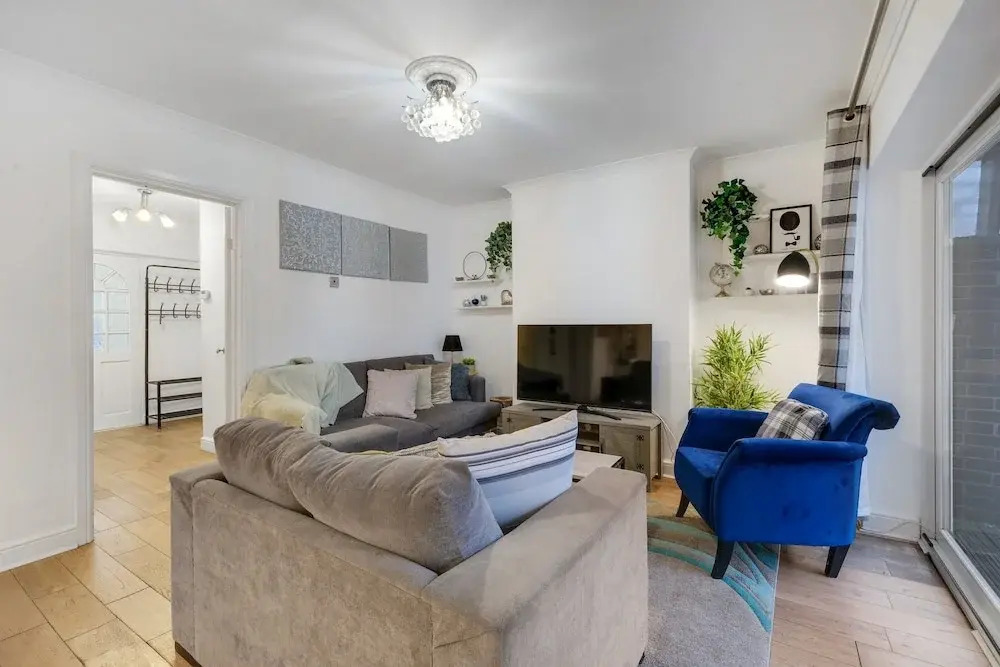 Modern 4 Bedroom Hse Garden in Feltham