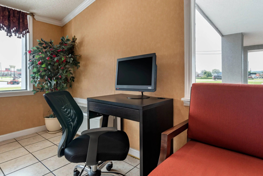Econo Lodge Oxford near Choccolocco Park