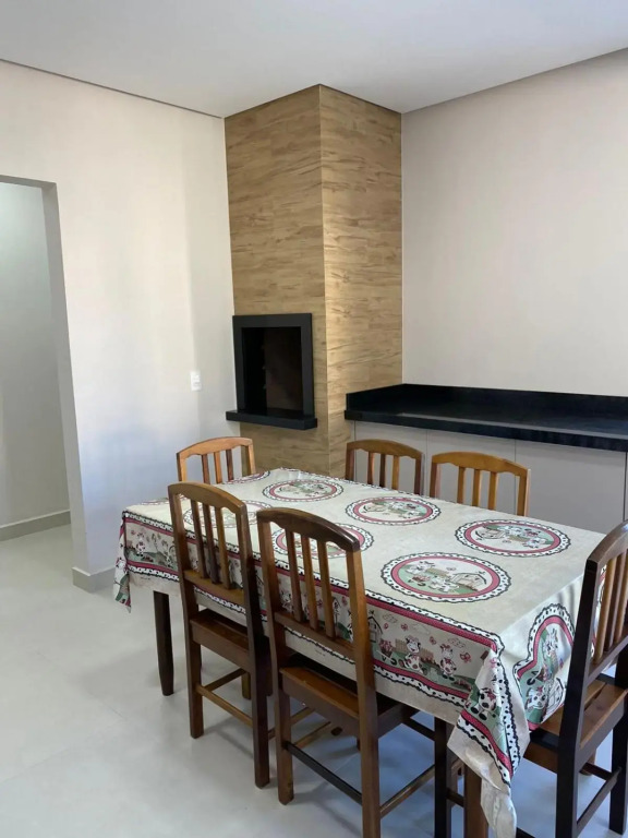 Apartamento a 50 metros da praia de canto grande