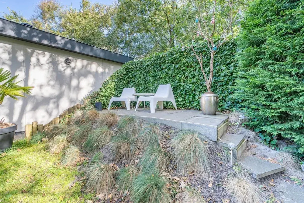 Tastefully Furnished Bungalow for 6 People With Lots of Privacy