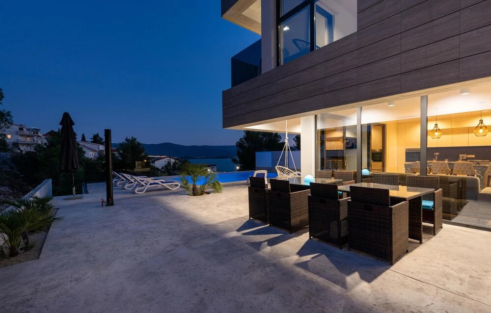 Awesome Home In Komarna