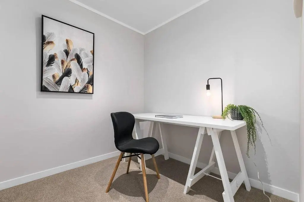 Beautifully Modern Brand New Central Apartment