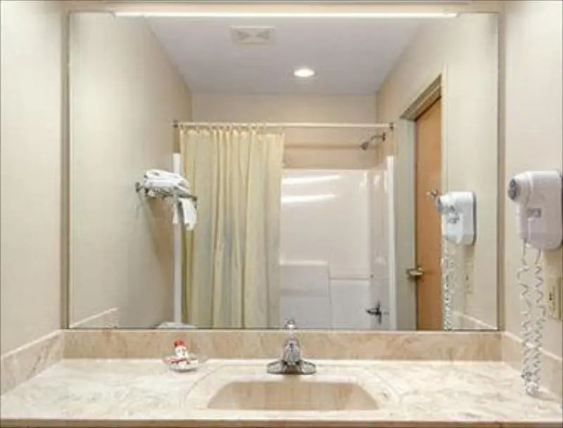 Super 8 by Wyndham Pascagoula