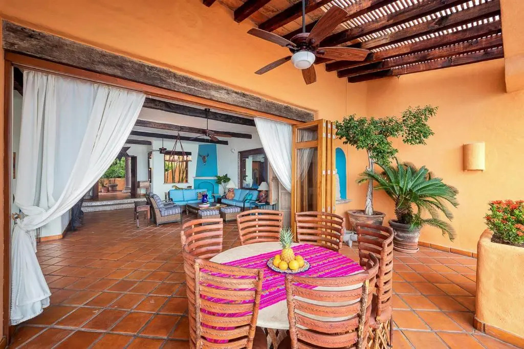 Coto San Xoaquin Villa Sleeps 6 with Pool and Air Con