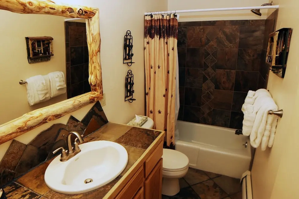 King Bed Condo With Personal Hot Tub On Deck With River View 1 Bedroom Condo
