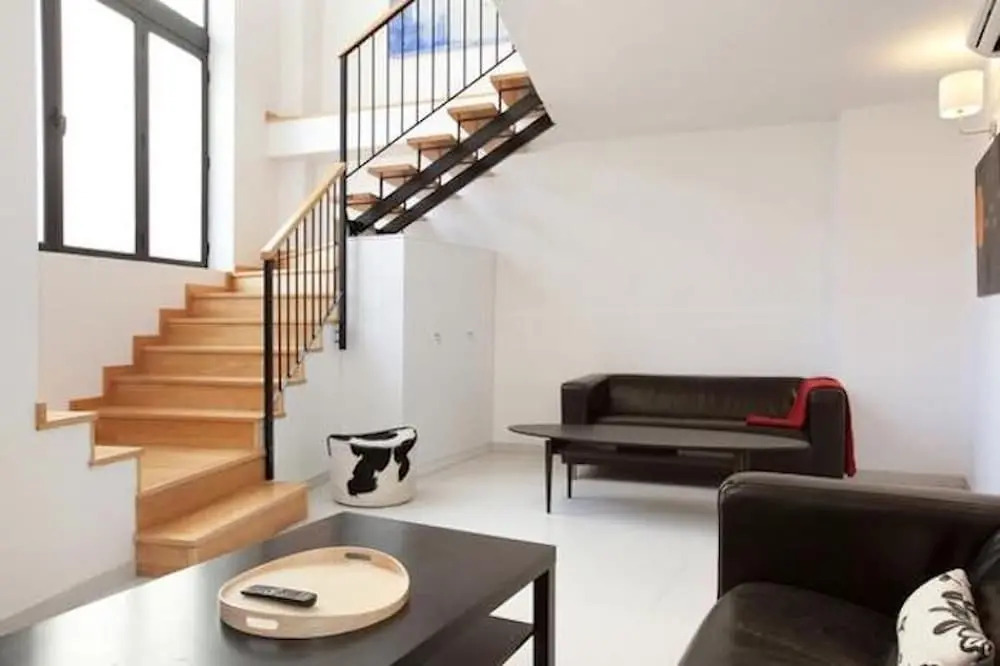 Spacious Apartment for Families Near Park Guell