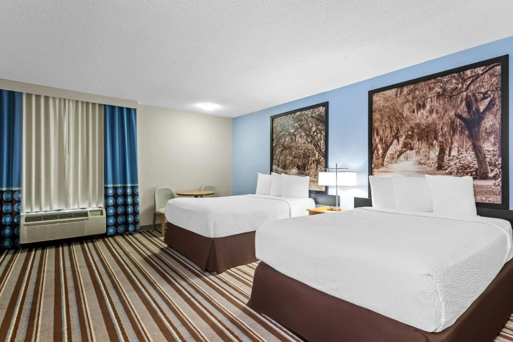 Super 8 by Wyndham Valdosta GA I-75