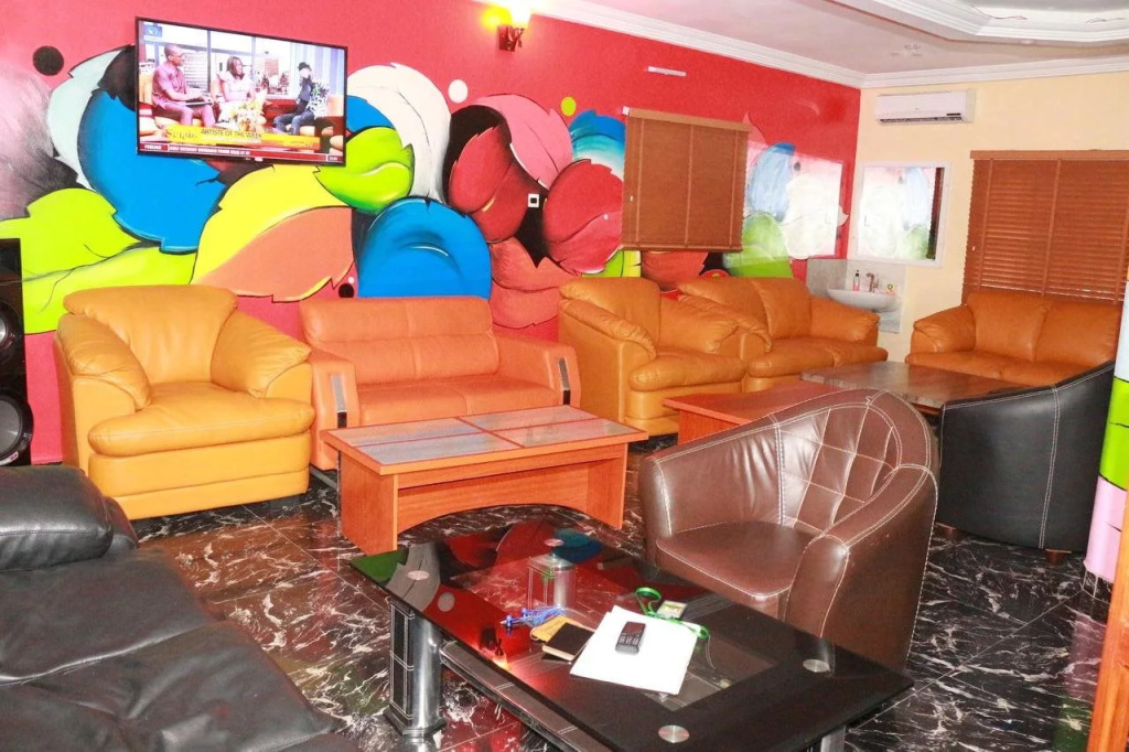 Resdon Hotel and Suites