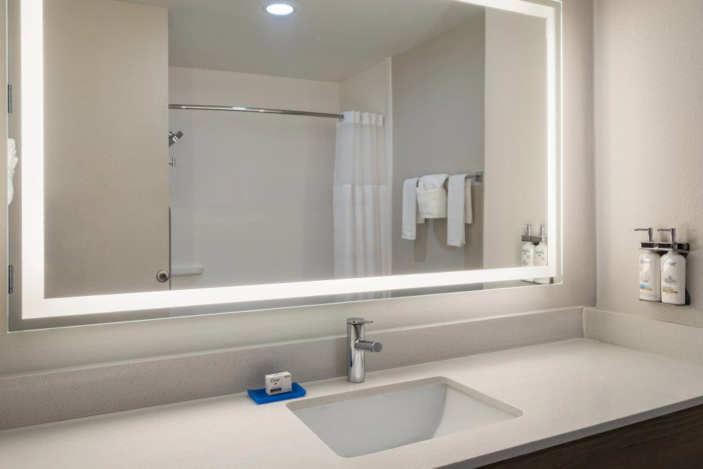 Holiday Inn Express & Suites Midwest City by IHG