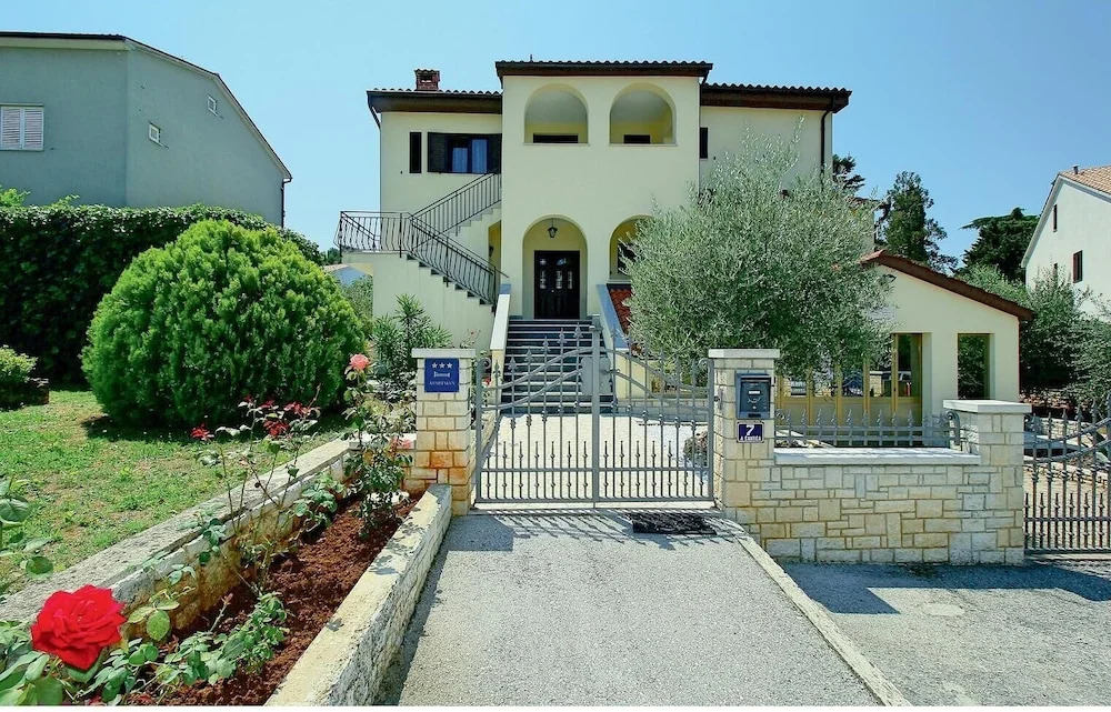 Awesome Home in Porec With Wifi and 2 Bedrooms
