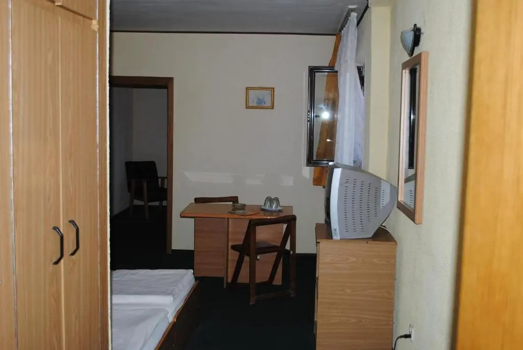 Hotel West