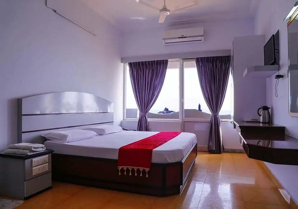 Hotel Maadhini