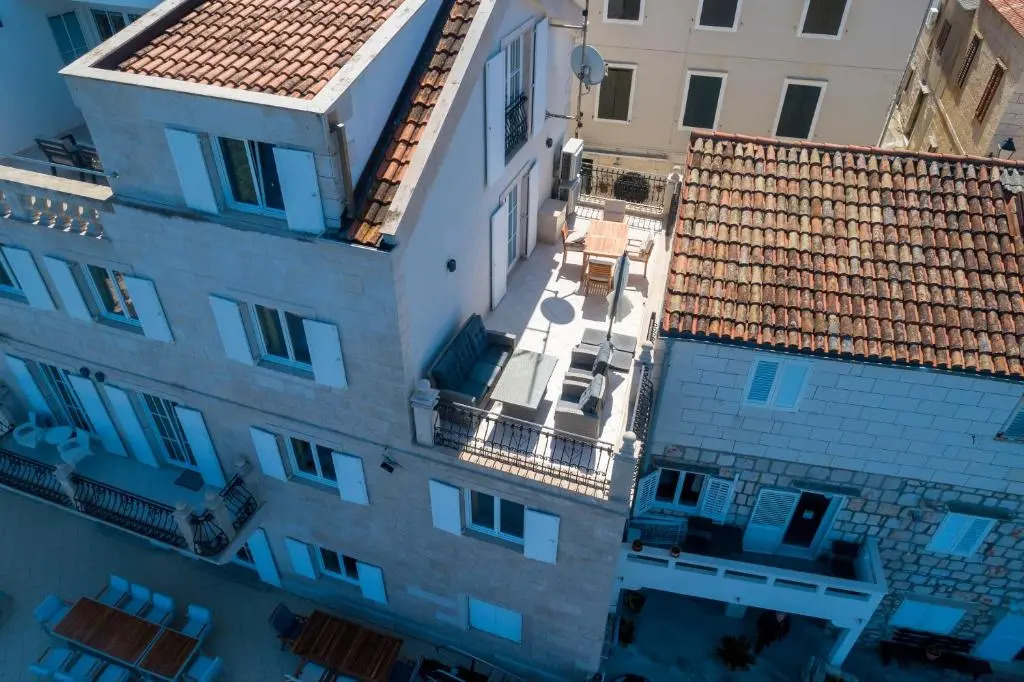 Seafront Apartment For4
