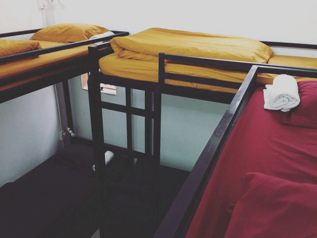 Yolo Hostel n Bar