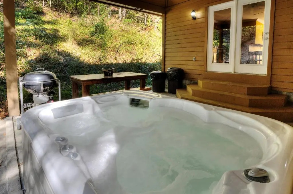 5Bedrooms*4KING BEDS*OUTSTANDING LOCATION*HotTub*