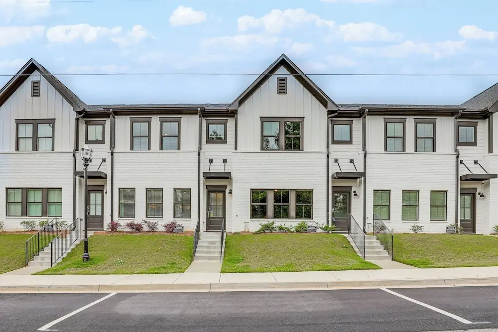 7 Mi to Dtwn: Sleek Retreat in Atlanta!