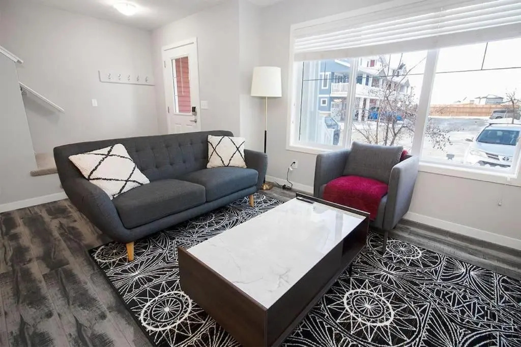 Modern and Comfortable Townhouse in South Winnipeg