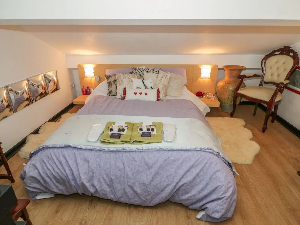11 Deganwy Beach