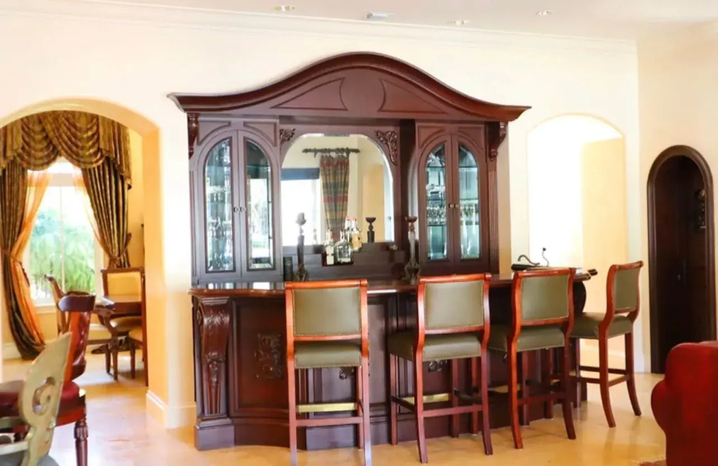 Extravagant Golden Mansion 6 Bedrooms 8 Bathrooms in the Finest Las Olas Area