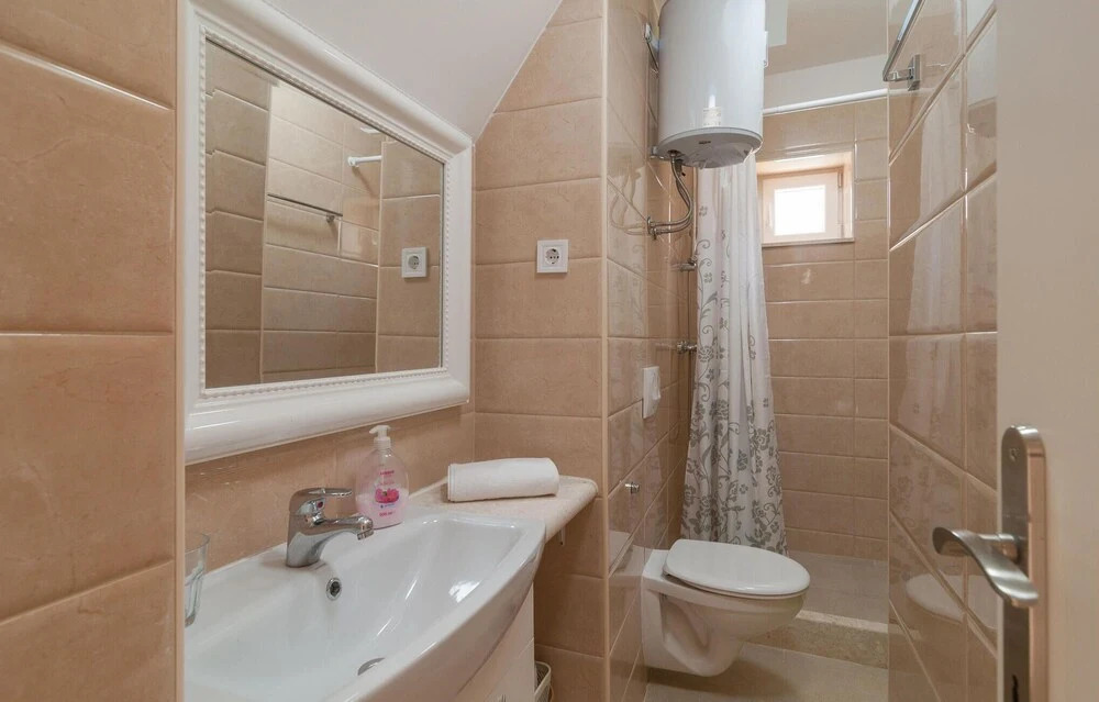 Awesome Home in Pucisca With 7 Bedrooms, Wifi and Outdoor Swimming Pool