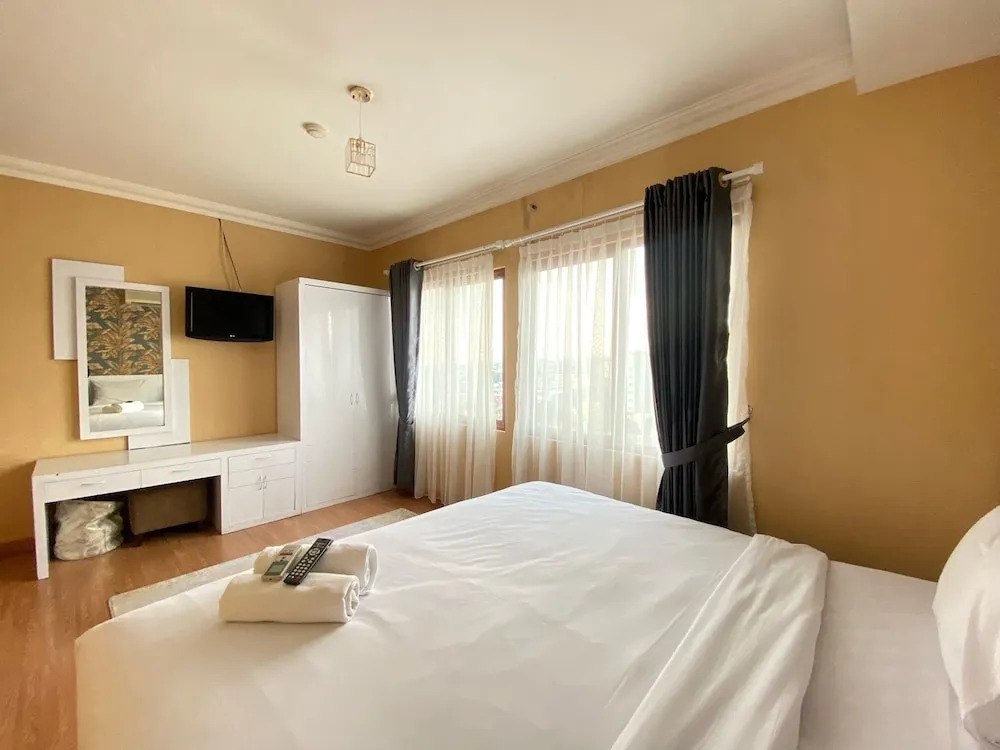 Cozy Furnished 3Br At Grand Setiabudi Apartment