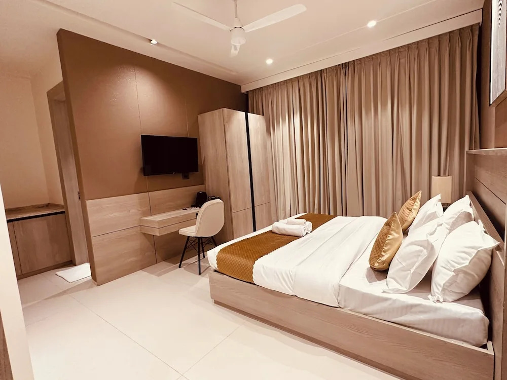 The Lodgers Luxury Hotel Near Golf Course Road Gurgaon