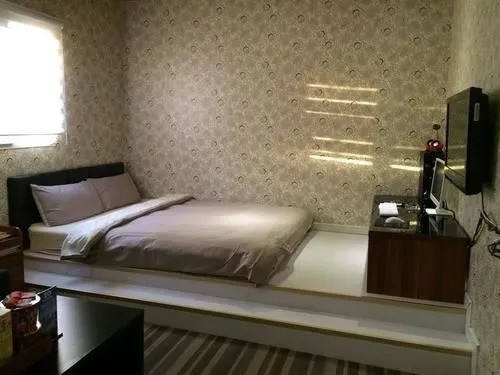 Yuhao Theme Hotel (Dongying Baolong City Plaza)