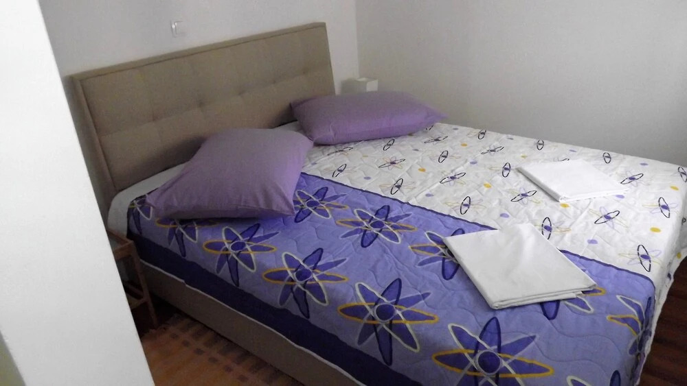 Appealing Apartment 8 Sleeps 3 Guests