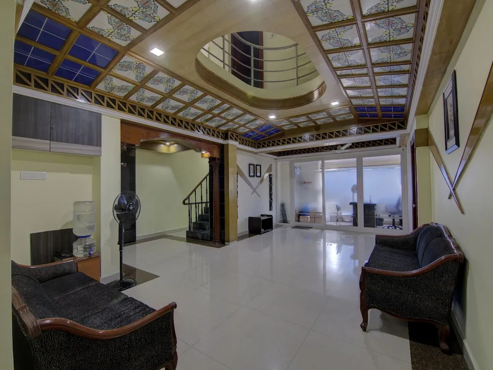 OYO 16120 Balajee Classic Inn