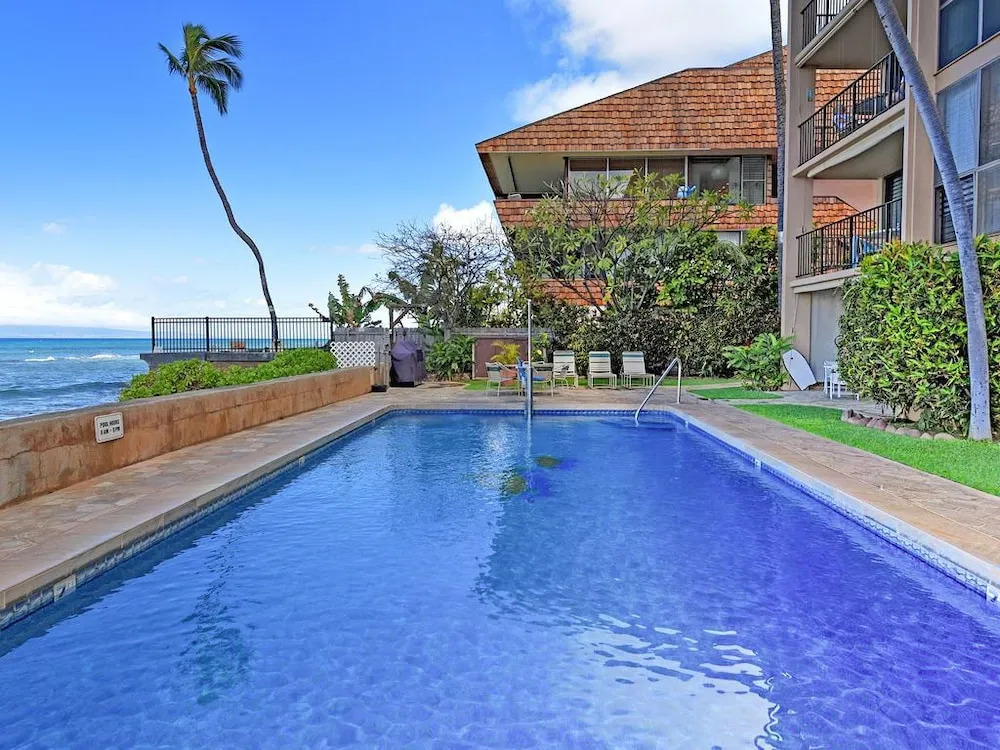 Lower Honoapiilani Condo Unit #404 2 Bedrooms 2 Bathrooms Condo
