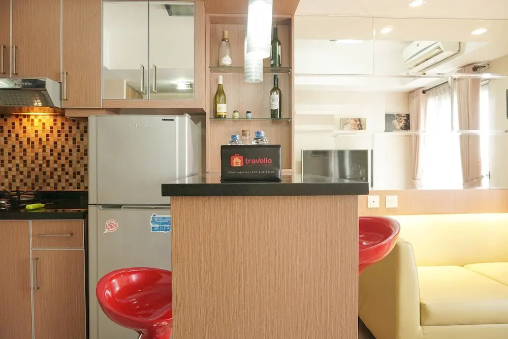 Strategic Location 1BR The Wave Apartment with City View