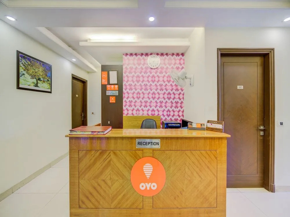 OYO 9553 Hotel Kings Plaza