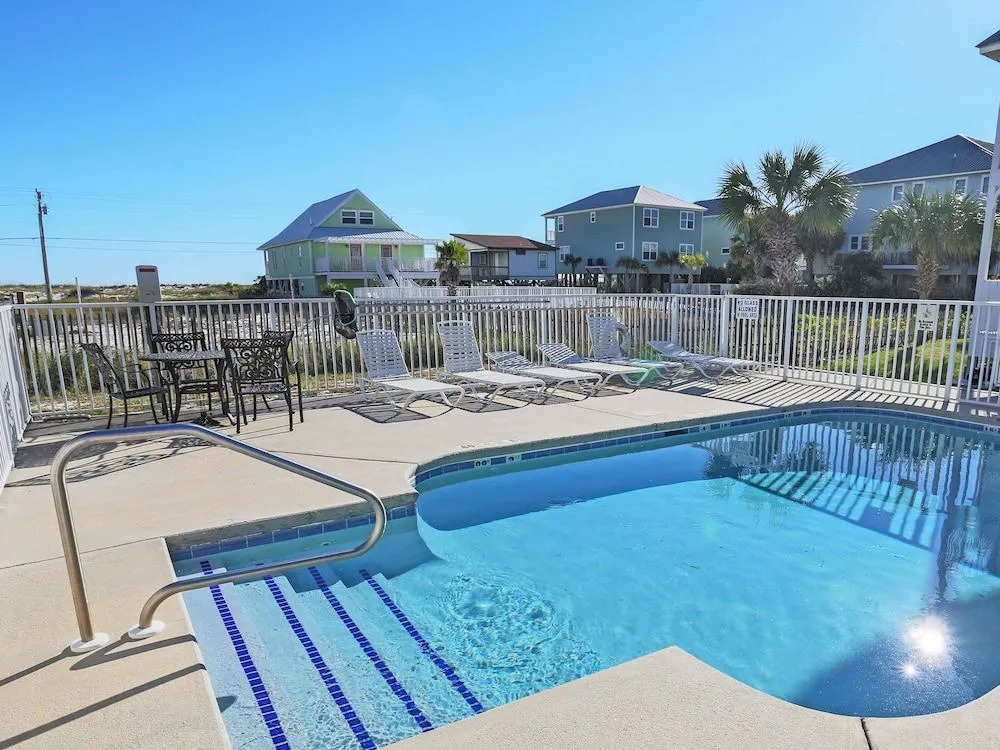 Lagoon Ave #106 - 2 Br condo by RedAwning