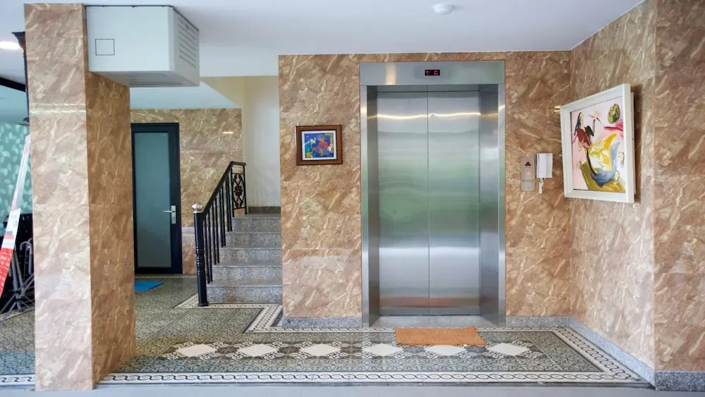 Donald Service Apartment