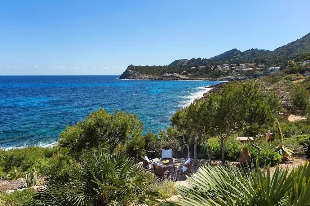 Mallorca front line property sea access