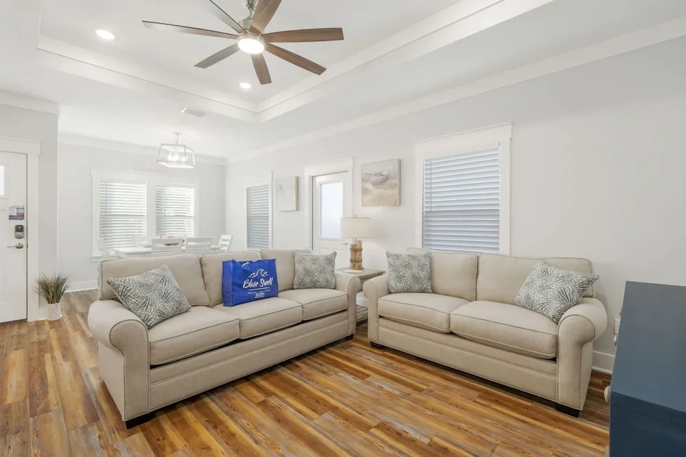 Laguna Peach: 3BA 2BA Retreat for 10! Explore Nearby Beaches & Activities